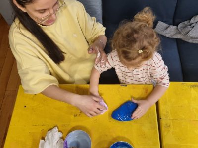 atelier de slime pentru copii și părinți organizat de Worknest în București