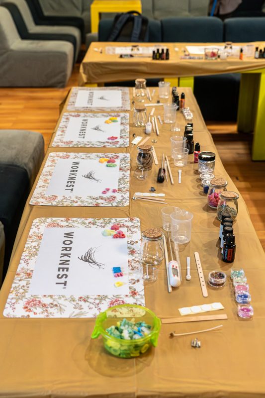 atelier creativ de lumânări organizat de Worknest în București