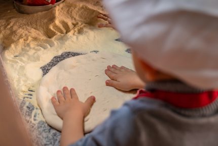 atelier de gătit pizza organizat de Worknest în București